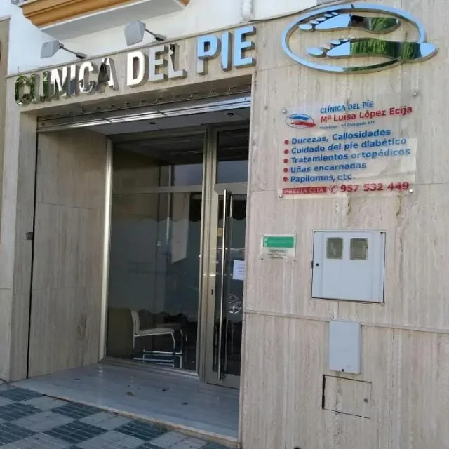 Fachada de la Clínica del Pie en C/ Blas Infante, 52